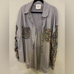 NWOT Woman’s Large Fantastic Fawn gray oversized shacket with sequins.